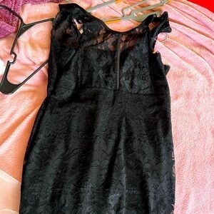 Dress from guess, laced. floral. size medium